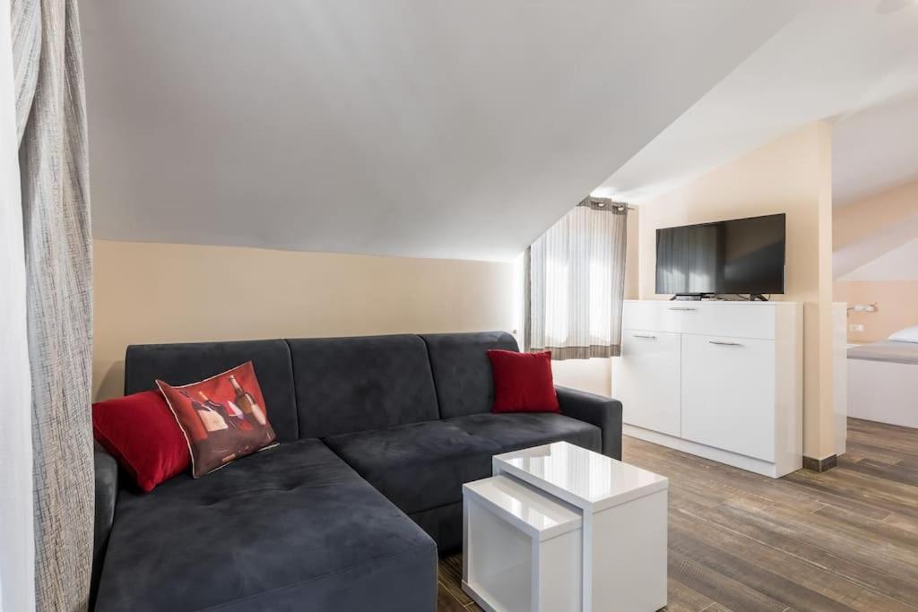 Elegant Residence Rooms & Apartments Сплит Экстерьер фото
